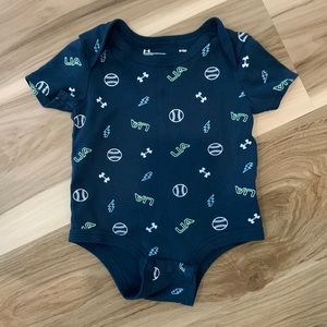 Under Armour Baby onesie (size 6-9 month)